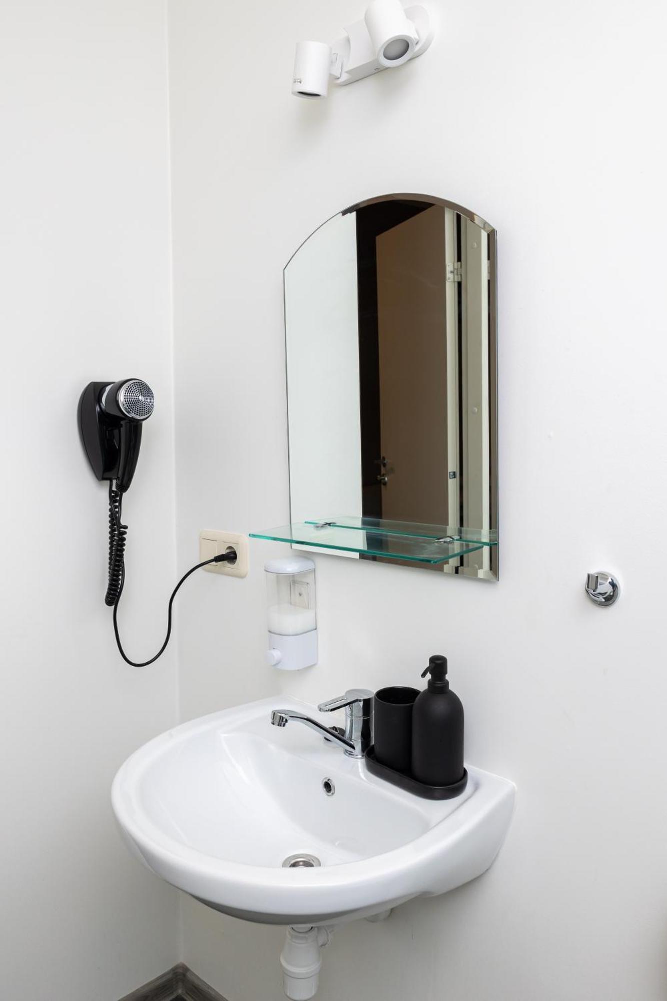 Jahtu Osta, Marina Apartamento